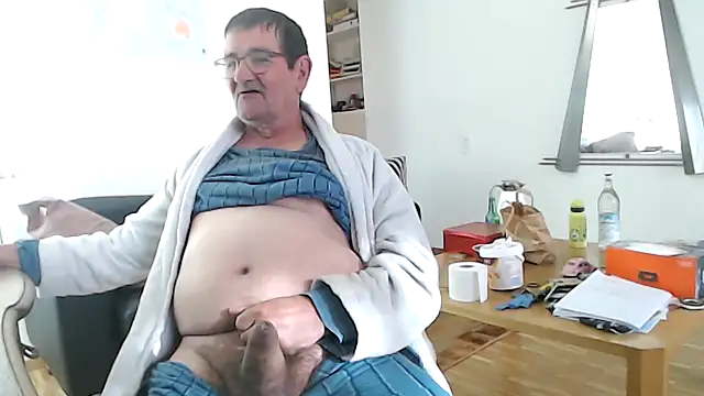 Snapshot of silvio-aus-luzern-CH chatting on April 26, 2026, 6:22 am silvio-aus-luzern-CH online show from April 26, 2026, 6:22 am
