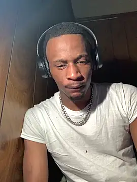 Snapshot of Tristris100 chatting on December 10, 2024, 1:55 pm Tristris100 online show from December 10, 2024, 1:55 pm