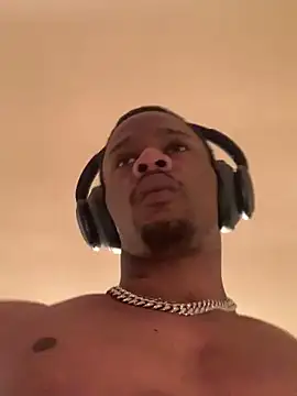 Snapshot of Tristris100 chatting on February 8, 2025, 9:36 pm Tristris100 online show from February 8, 2025, 9:36 pm