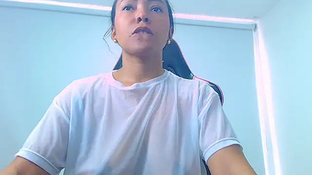 Saraahjoness online show from April 10, 2026, 3:06 pm