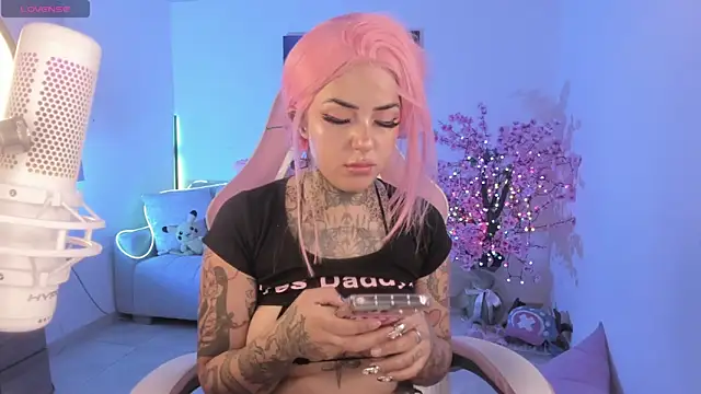 cute catlyn online show from April 16, 2026, 2:40 pm