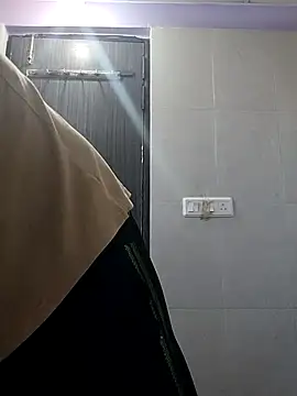 Snapshot of indianguy21 chatting on December 5, 2025, 10:02 am indianguy21 online show from December 5, 2025, 10:02 am