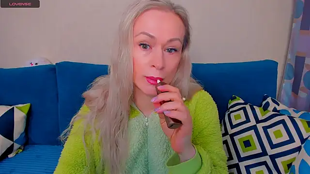 EllenMoore online show from October 9, 2025, 3:04 am