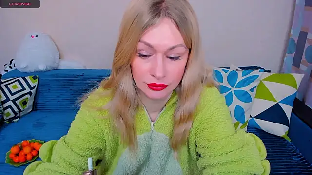 EllenMoore online show from March 16, 2026, 3:12 am