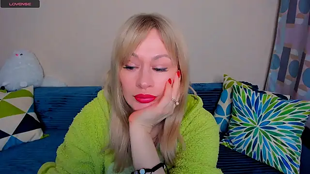 EllenMoore online show from April 11, 2026, 3:11 am