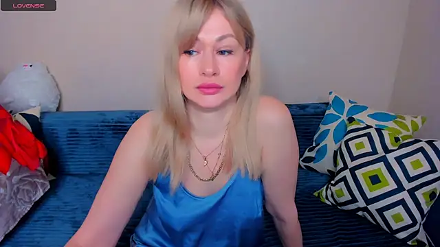 EllenMoore online show from April 14, 2026, 3:45 am