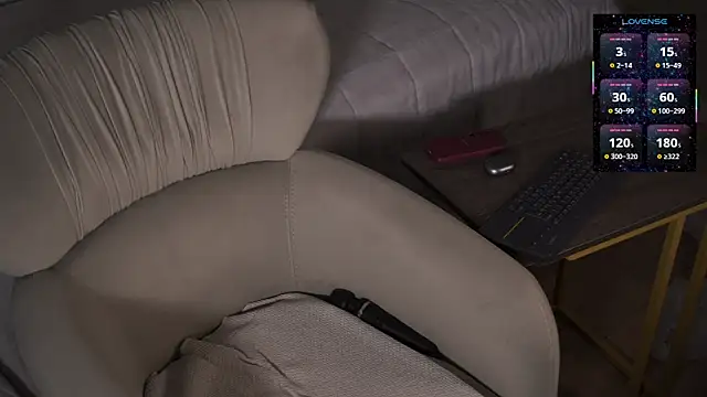 Snapshot of eseniyavl chatting on February 6, 2026, 5:23 am eseniyavl online show from February 6, 2026, 5:23 am