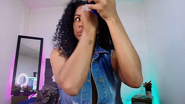 Snapshot of Ellie_Alves chatting on September 14, 2025, 2:49 pm Ellie Alves online show from September 14, 2025, 2:49 pm