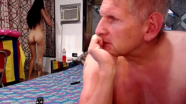 carlosbangsstar online show from November 3, 2025, 1:40 am