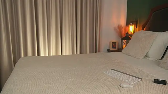 AlyonaX online show from December 3, 2025, 8:18 pm