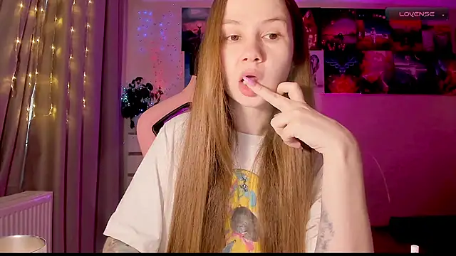 Snapshot of GoodWitch_ chatting on February 9, 2025, 7:49 am GoodWitch  online show from February 9, 2025, 7:49 am