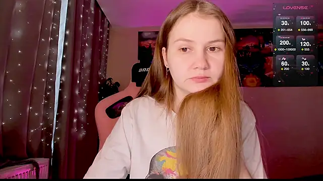 Snapshot of GoodWitch_ chatting on February 15, 2025, 7:27 am GoodWitch  online show from February 15, 2025, 7:27 am