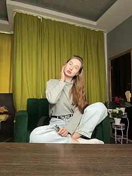 AlicaFoxis  online show from April 19, 2026, 5:40 am