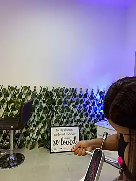 Fancyxlove online show from March 5, 2025, 1:28 pm