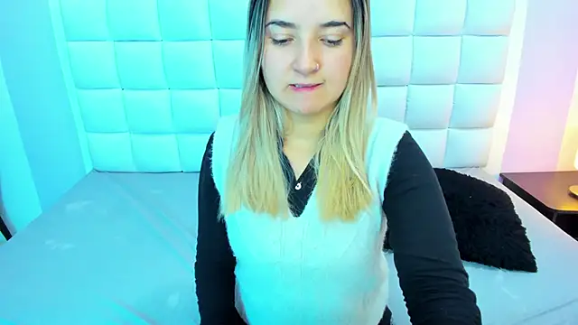 teresasroom  online show from February 18, 2025, 5:21 pm