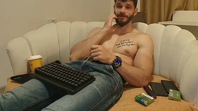 Snapshot of MauroTwin chatting on May 6, 2026, 7:08 pm MauroTwin online show from May 6, 2026, 7:08 pm