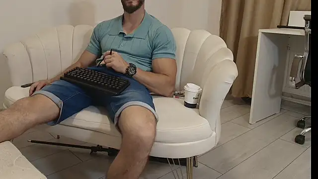 Snapshot of MauroTwin chatting on June 18, 2026, 6:23 pm MauroTwin online show from June 18, 2026, 6:23 pm