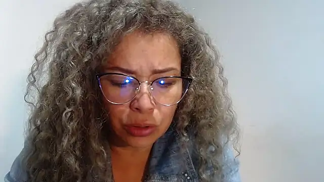 dalilasquirt1 online show from February 13, 2026, 2:29 am