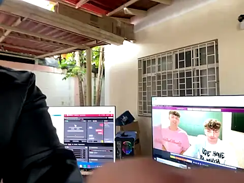 Snapshot of simon_and_david chatting on October 11, 2025, 8:29 pm simon and david online show from October 11, 2025, 8:29 pm