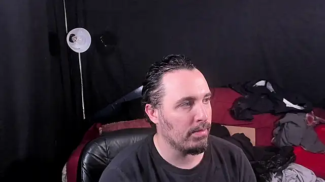 Metalstud online show from December 17, 2025, 3:56 am