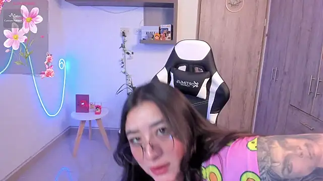 vaneelee online show from February 12, 2025, 2:35 am