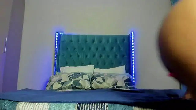 BlueberryDiamond online show from January 18, 2025, 9:13 pm