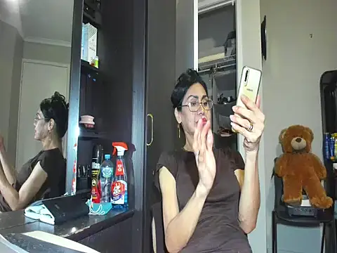 Angelchezcka online show from April 13, 2026, 11:05 am