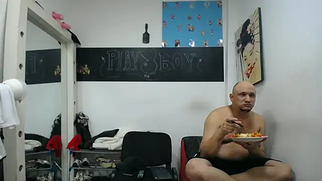 Snapshot of Meloncillo_And_BabyLiss chatting on February 18, 2025, 4:37 am Meloncillo And BabyLiss online show from February 18, 2025, 4:37 am