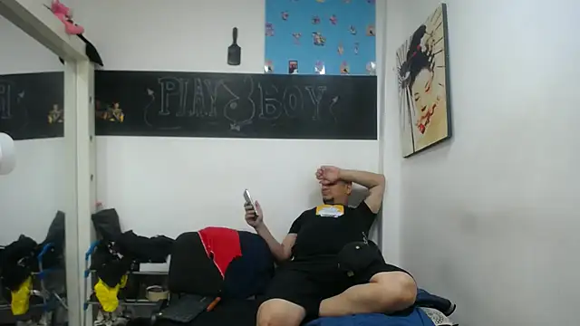 Snapshot of Meloncillo_And_BabyLiss chatting on February 25, 2025, 5:19 am Meloncillo And BabyLiss online show from February 25, 2025, 5:19 am