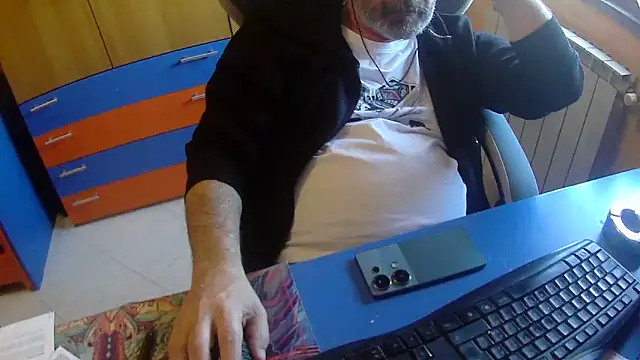 Snapshot of Tango128 chatting on April 21, 2026, 8:31 am Tango128 online show from April 21, 2026, 8:31 am