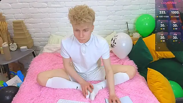 LandelRay online show from March 15, 2025, 8:54 pm