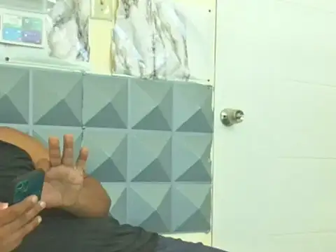 thesugar32 online show from March 4, 2026, 1:39 pm