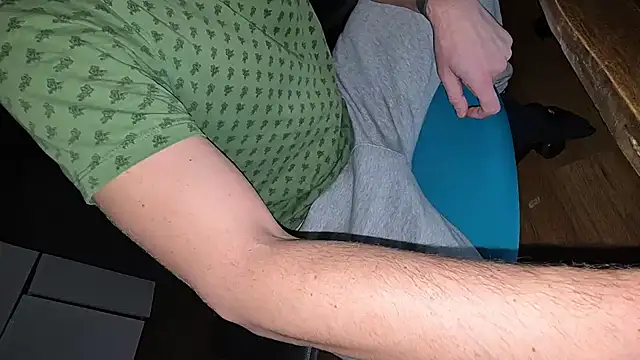 Snapshot of -luckybong- chatting on December 13, 2024, 10:02 pm -luckybong- online show from December 13, 2024, 10:02 pm