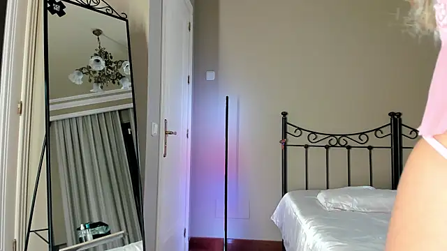 mazekyn online show from January 25, 2025, 5:08 pm