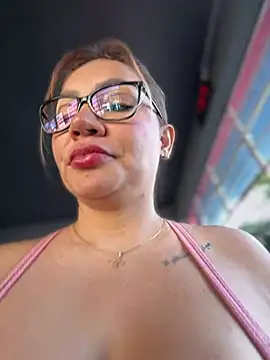 Snapshot of DIANITA_1988 chatting on July 1, 2026, 12:51 pm DIANITA 1988 online show from July 1, 2026, 12:51 pm