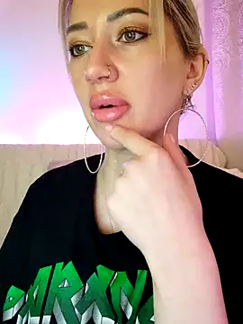 Snapshot of Fuck-Gina chatting on February 22, 2026, 1:40 am Fuck-Gina online show from February 22, 2026, 1:40 am