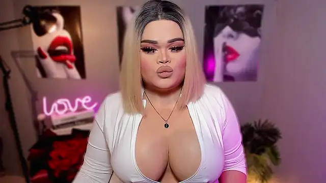 KarolinaThompson online show from October 22, 2025, 5:56 pm