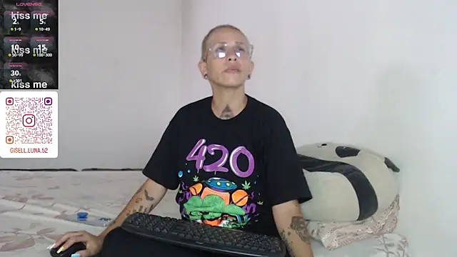 moon cat85 online show from January 13, 2025, 6:16 pm