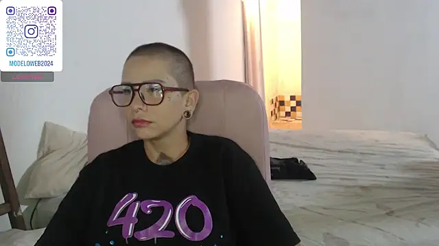 moon cat85 online show from February 5, 2025, 10:55 pm