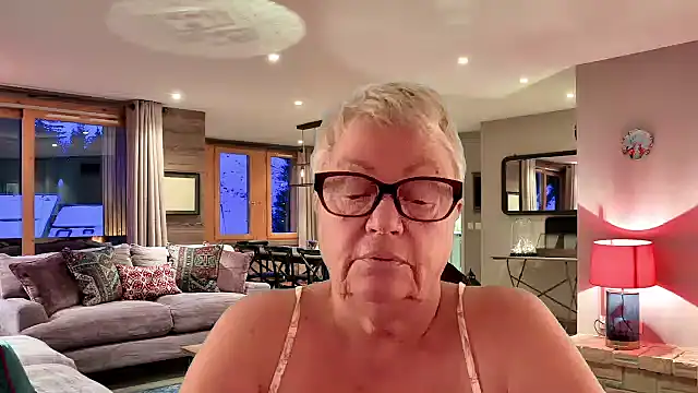 GrannyChrissy68 online show from March 15, 2026, 5:52 pm