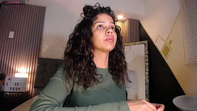 ximena diaz online show from December 13, 2024, 7:43 pm