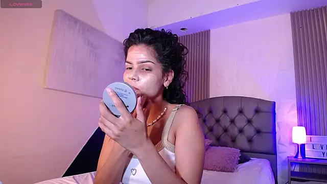 ximena diaz online show from February 6, 2025, 7:40 pm