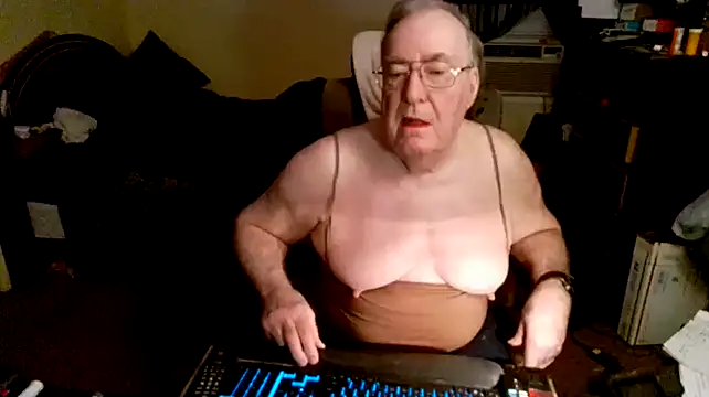 Toastir online show from December 23, 2024, 2:39 pm