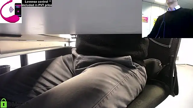 Snapshot of pliko chatting on March 11, 2025, 11:33 am pliko online show from March 11, 2025, 11:33 am