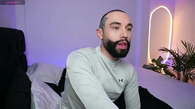 Snapshot of the_lucky_men__ chatting on January 27, 2025, 10:49 pm the lucky men online show from January 27, 2025, 10:49 pm