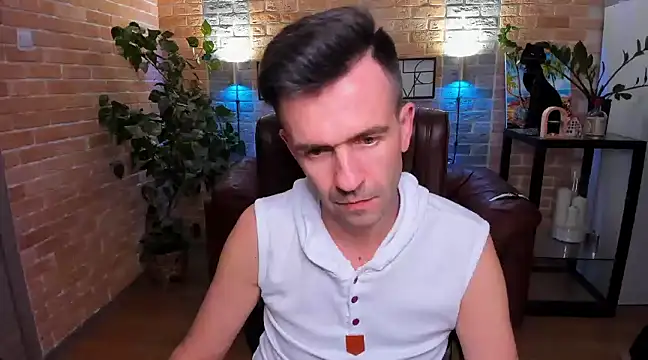 Snapshot of SteveTiger chatting on March 17, 2025, 4:11 pm SteveTiger online show from March 17, 2025, 4:11 pm