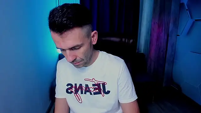 Snapshot of SteveTiger chatting on November 5, 2025, 12:05 pm SteveTiger online show from November 5, 2025, 12:05 pm