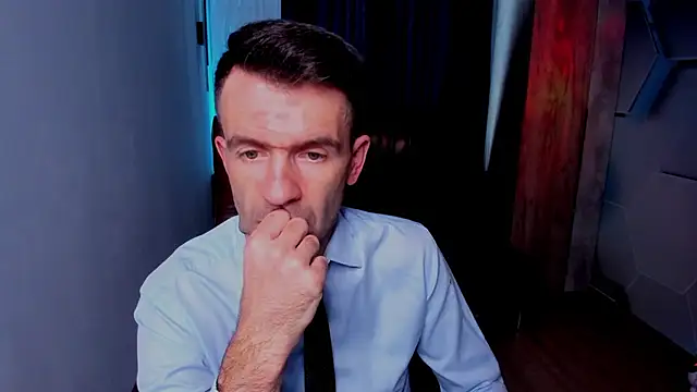 Snapshot of SteveTiger chatting on November 11, 2025, 11:32 am SteveTiger online show from November 11, 2025, 11:32 am