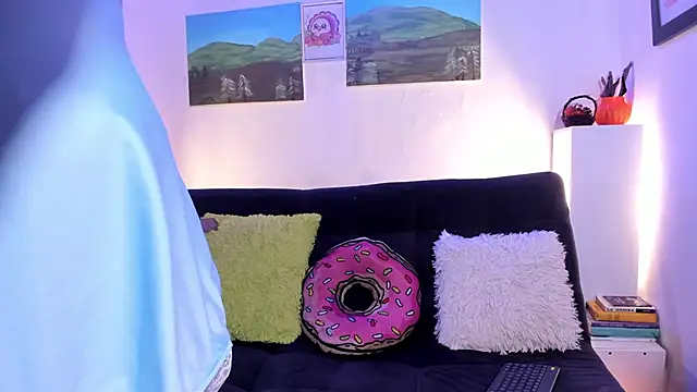 LillyCandy online show from November 8, 2025, 3:23 pm