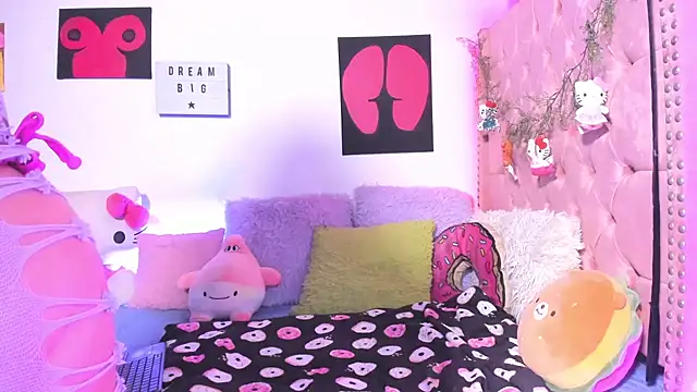 LillyCandy online show from April 17, 2026, 1:03 pm